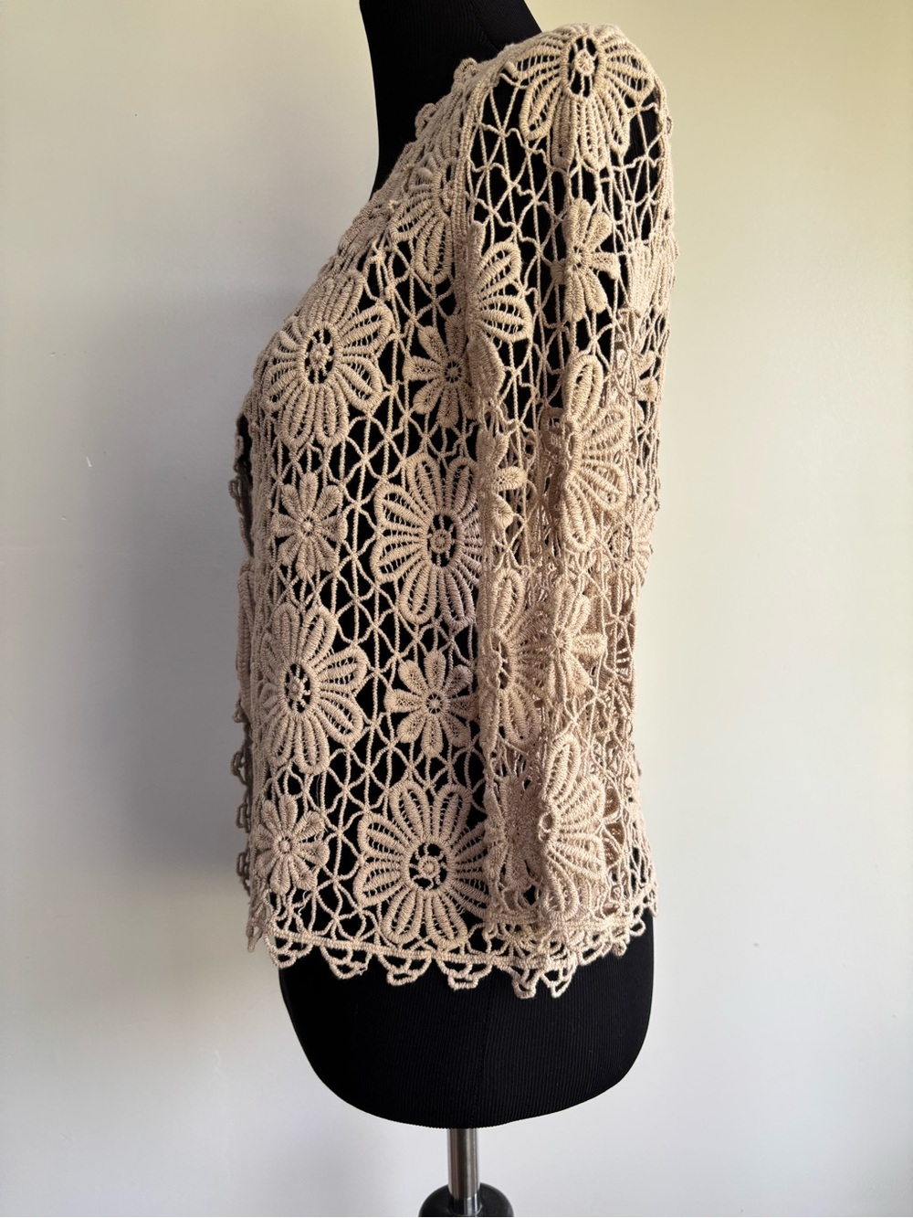 Jones New York S/M Women’s tan floral crochet tie-front cardigan - Picture 4 of 7